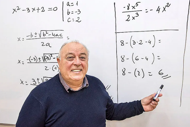 这位70岁的西班牙语数学老师竟在抖音上成了网红？他上传的视频画风是这样的...